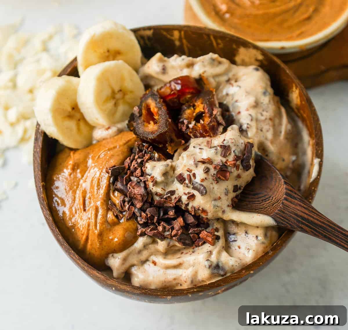 Four Fabulously Easy Smoothie Bowls 4 Chunky Monkey Chocolate Peanut Butter Banana Smoothie Bowl: This one is for all of my peanut butter lovers out there! This is my chunky, crunchy, creamy, nutty peanut butter smoothie bowl.
