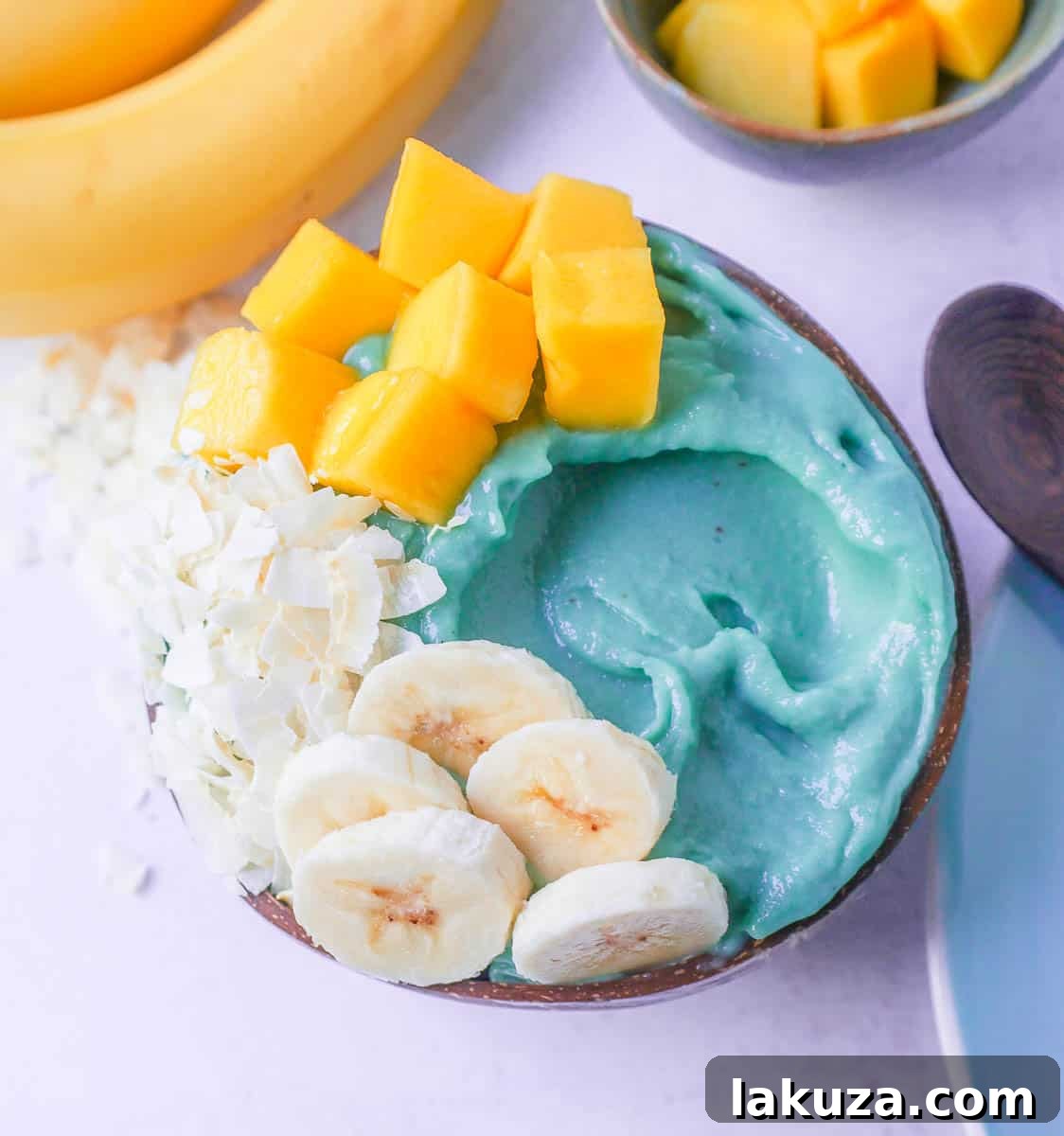 Four Fabulously Easy Smoothie Bowls 6 Blue Tropical Pineapple Coconut Smoothie Bowl: This tropical smoothie bowl is absolutely beautiful and delicious with the addition of the blue spirulina powder which makes it a ocean blue color. Coconut Pineapple Smoothie Bowl Recipe.