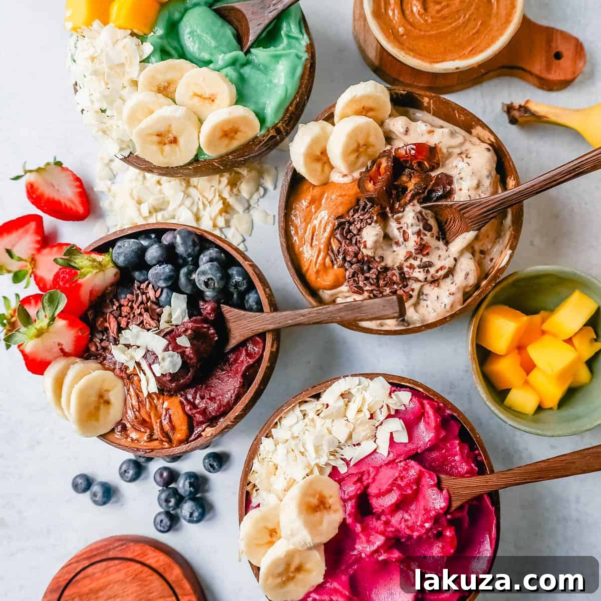 Four Fabulously Easy Smoothie Bowls 8 How to make a thick, creamy, fruity smoothie bowl at home. Here are all of the tips and tricks for making the best smoothie bowls. I am sharing 4 smoothie bowl recipes -- acai smoothie bowl, pitaya dragonfruit smoothie bowl, chocolate peanut butter banana smoothie bowl, and tropical pineapple coconut smoothie bowl.