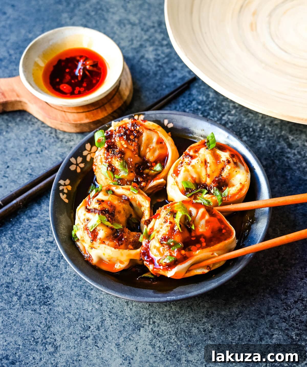 Spicy Chili Wonton Delight 2 Spicy Wonton Dumplings with Spicy Chili Sauce. How to make the perfect spicy, sweet, and tangy homemade chili sauce to toss on wontons or dumplings for a quick and easy meal. This recipe is reminiscent of the spicy wontons you will find at Din Tai Fung.