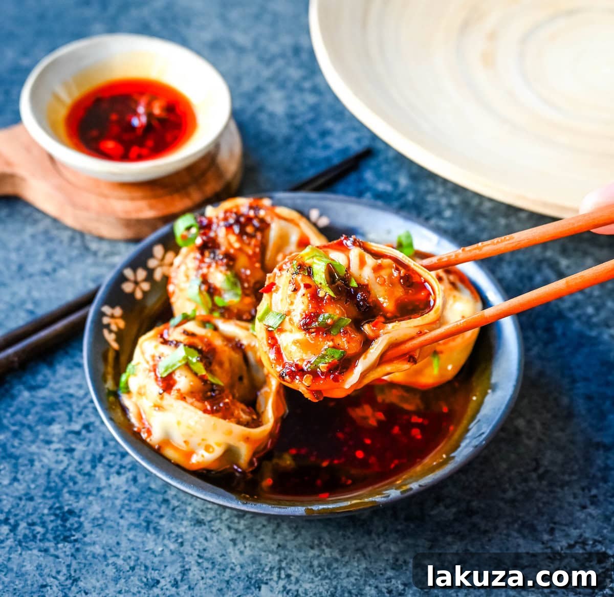 Spicy Chili Wonton Delight 3 Spicy Wonton Dumplings with Spicy Chili Sauce. How to make the perfect spicy, sweet, and tangy homemade chili sauce to toss on wontons or dumplings for a quick and easy meal. This recipe is reminiscent of the spicy wontons you will find at Din Tai Fung.