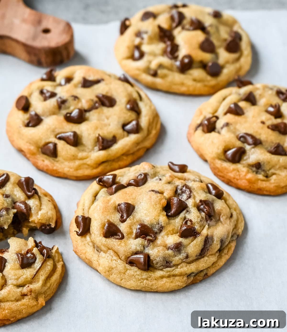 A table showing the cost comparison between generic and brand-name ingredients for baking chocolate chip cookies, highlighting the price difference.