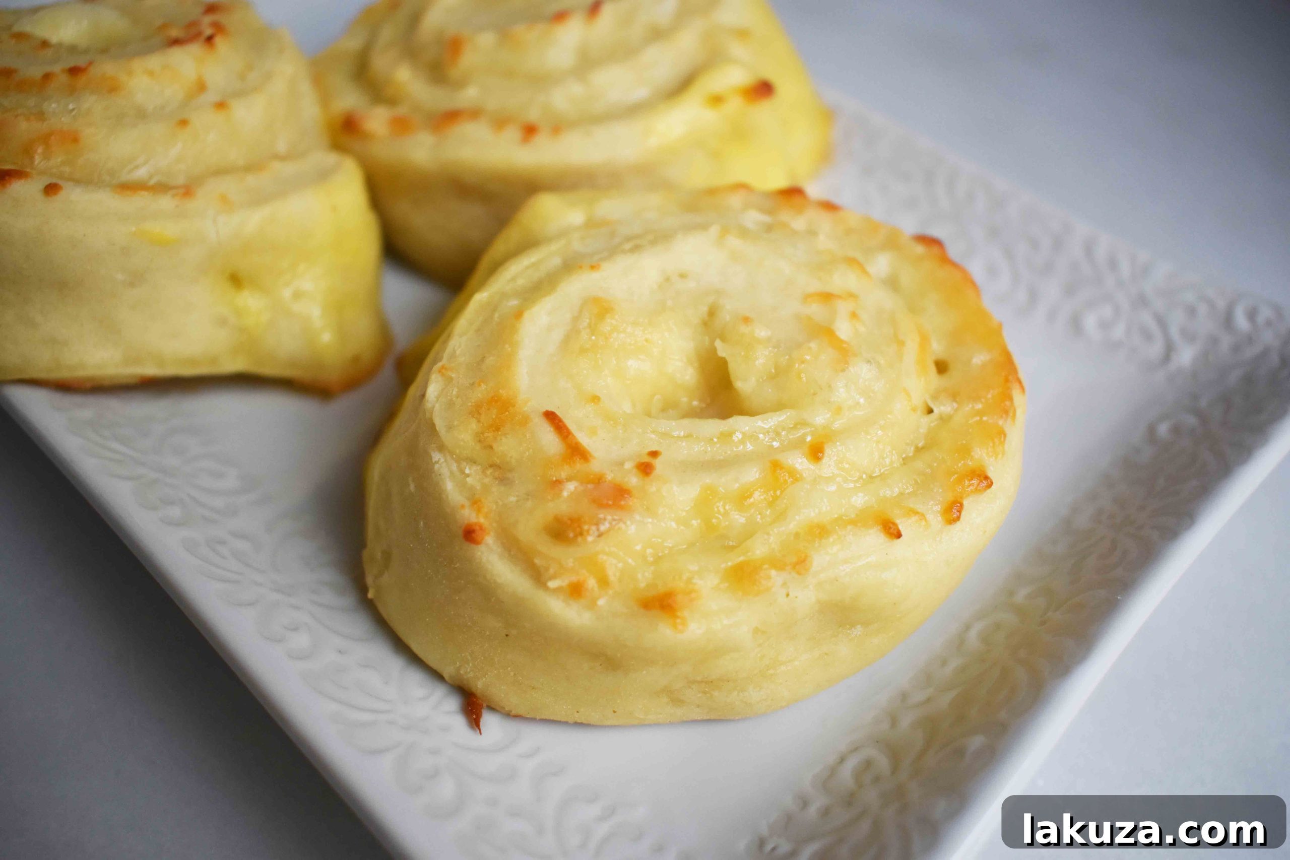 Golden's Savory Garlic Parmesan Cheese Rolls 8 A basket full of golden-brown garlic parmesan cheese rolls.
