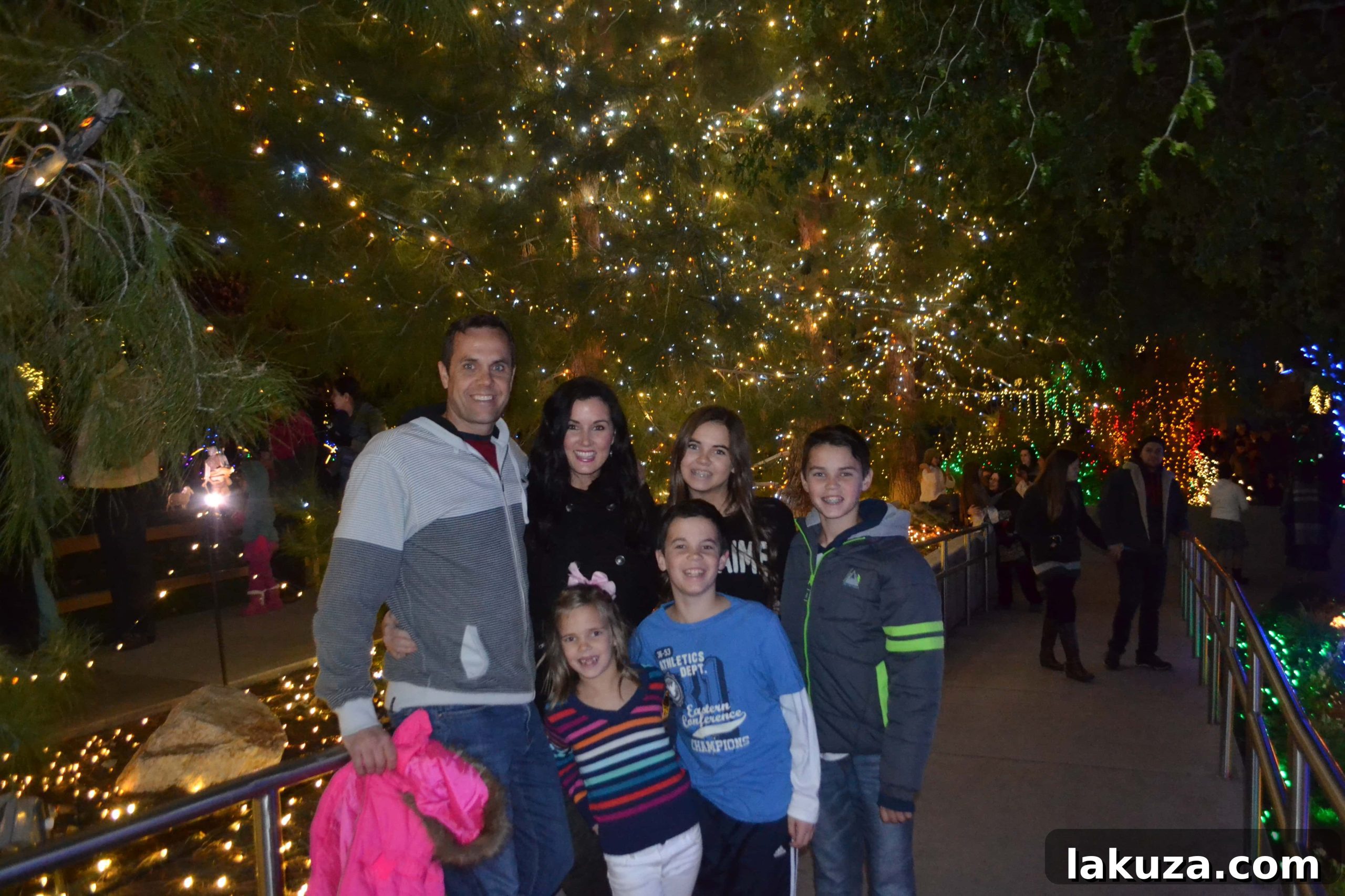 Holiday Happiness Hunt 13 Christmas Bucket List. 10 Ways to Feel the Christmas Spirit by Modern Honey. Mesa Arizona Temple Christmas Lights.
