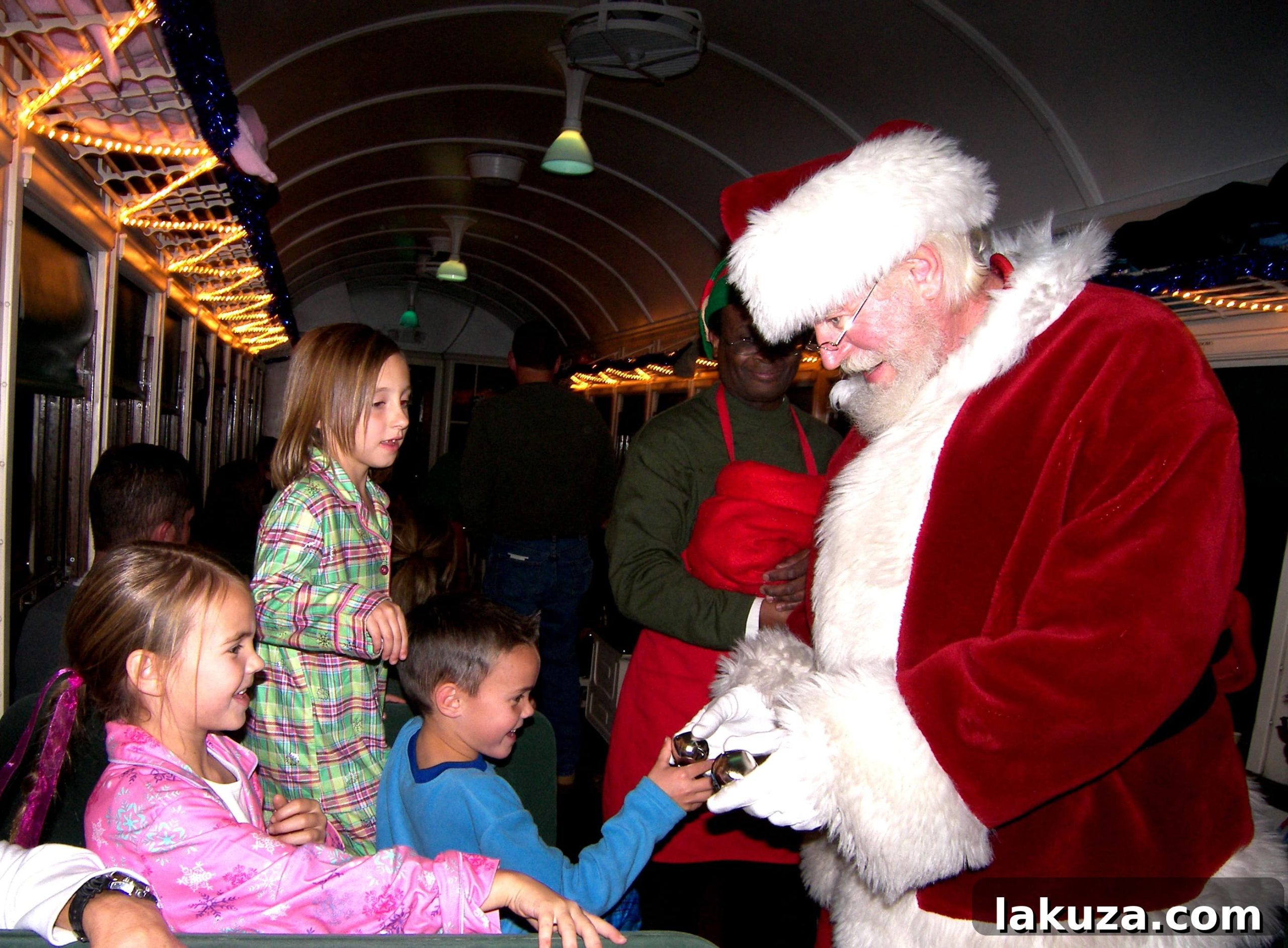Holiday Happiness Hunt 3 Christmas Bucket List. 10 Ways to Feel the Christmas Spirit by Modern Honey. Polar Express Santa Claus.