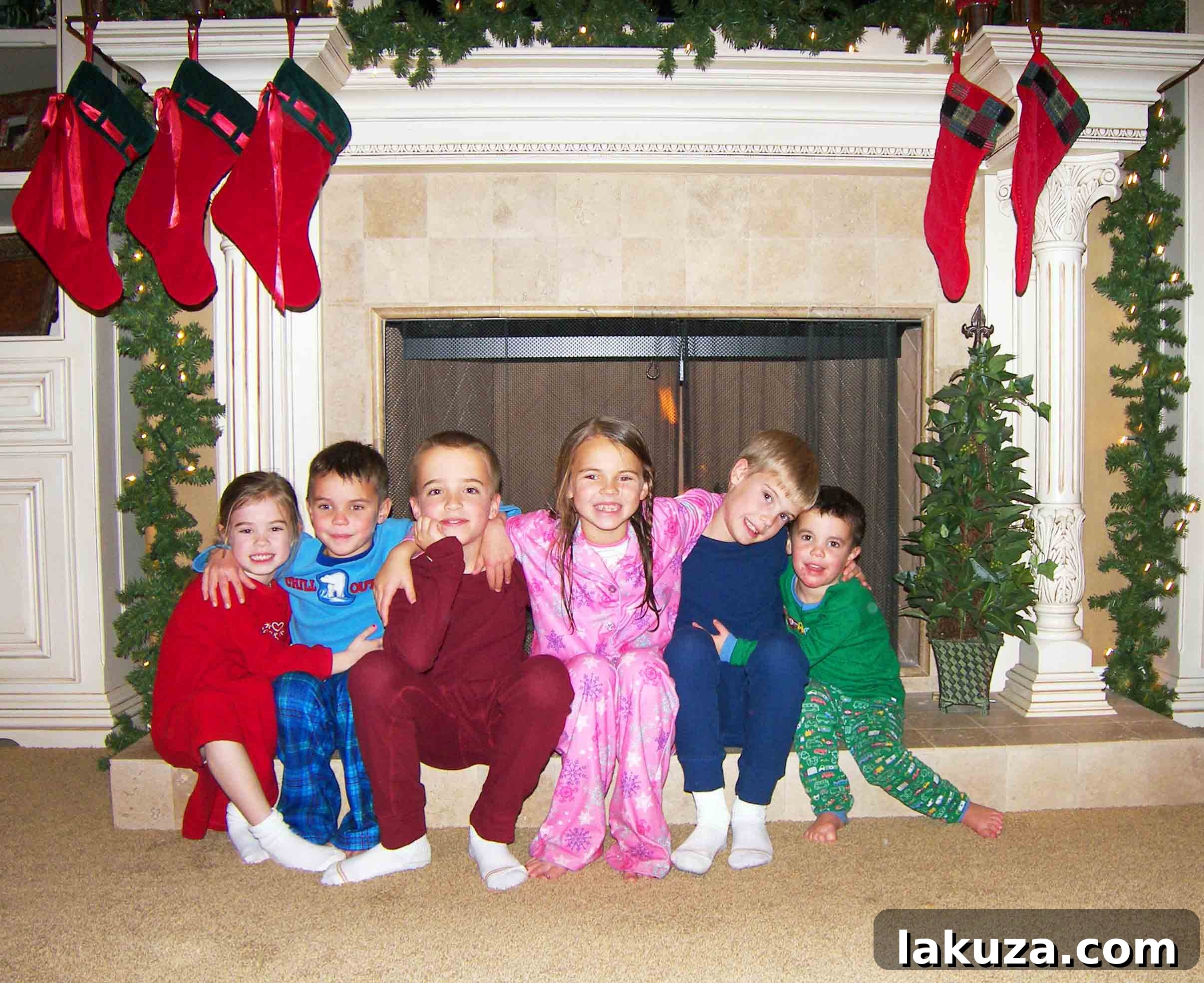 Holiday Happiness Hunt 4 Christmas Bucket List. 10 Ways to Feel the Christmas Spirit by Modern Honey.
