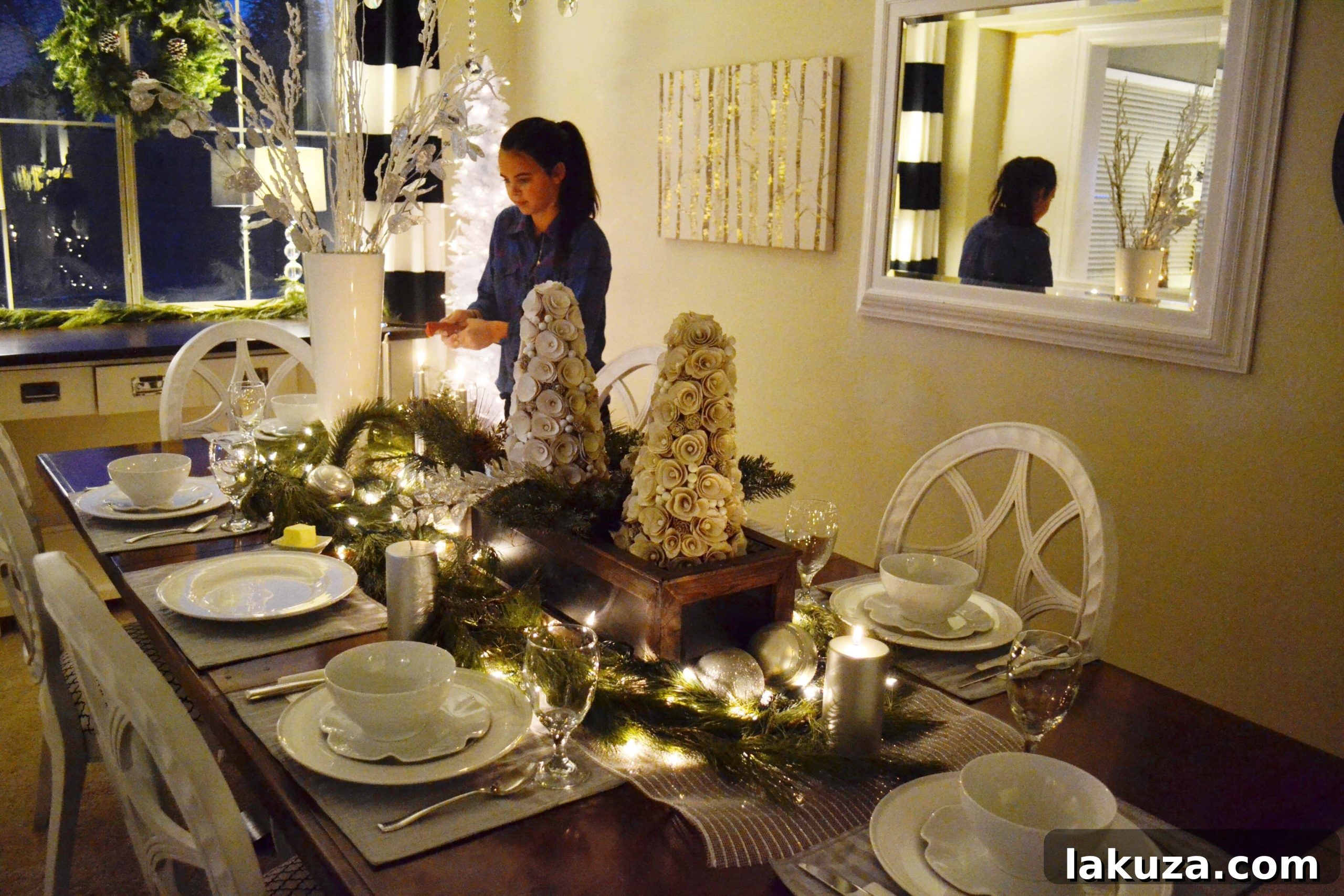 Holiday Happiness Hunt 8 Christmas Bucket List. 10 Ways to Feel the Christmas Spirit by Modern Honey. Christmas Dining Room Tablescape.