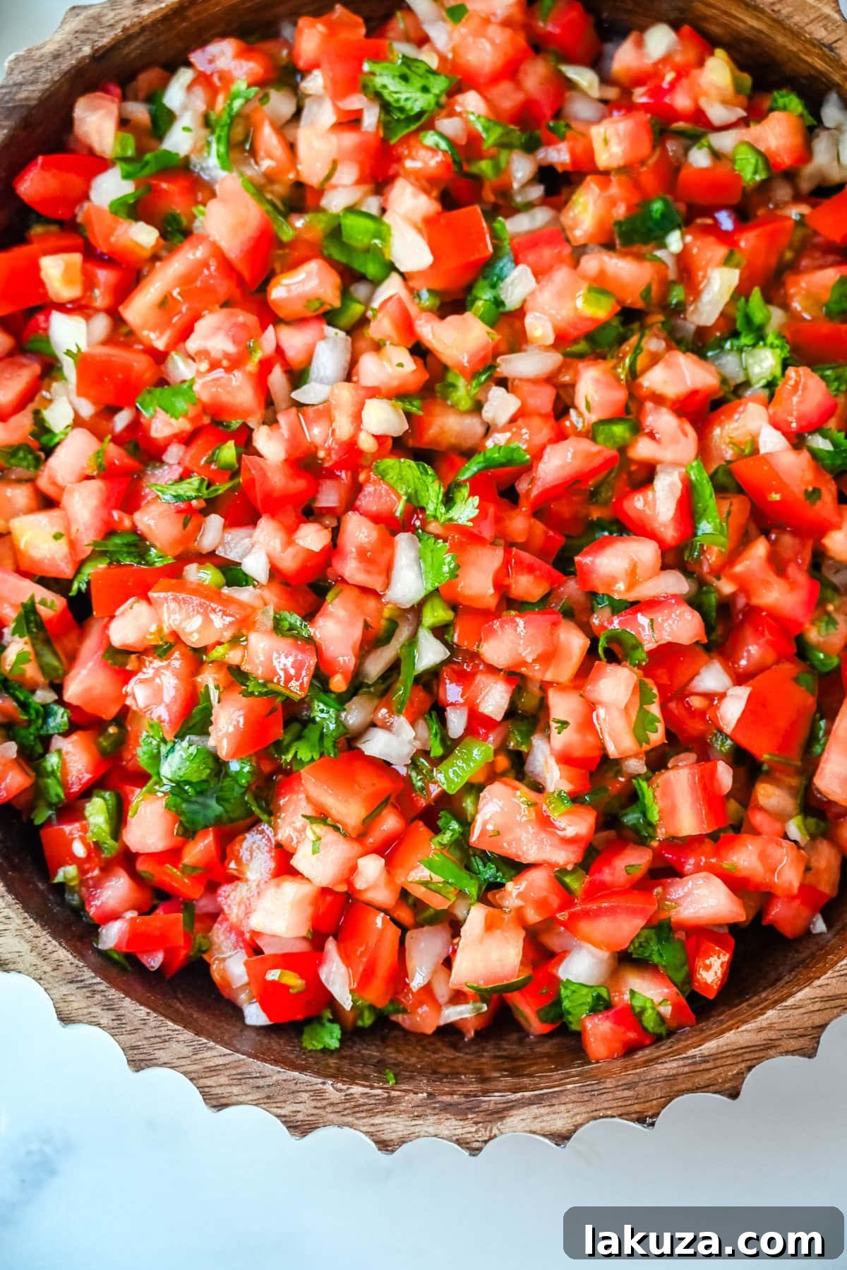 Pico de Gallo 6 How to make fresh homemade pico de gallo made with the freshest ingredients -- fresh tomatoes, onion, cilantro, jalapeños, and lime juice. It is delicious on tacos, burritos, grilled meats, or as a simple fresh salsa with tortilla chips. It is super easy to whip up and is made with only six ingredients.