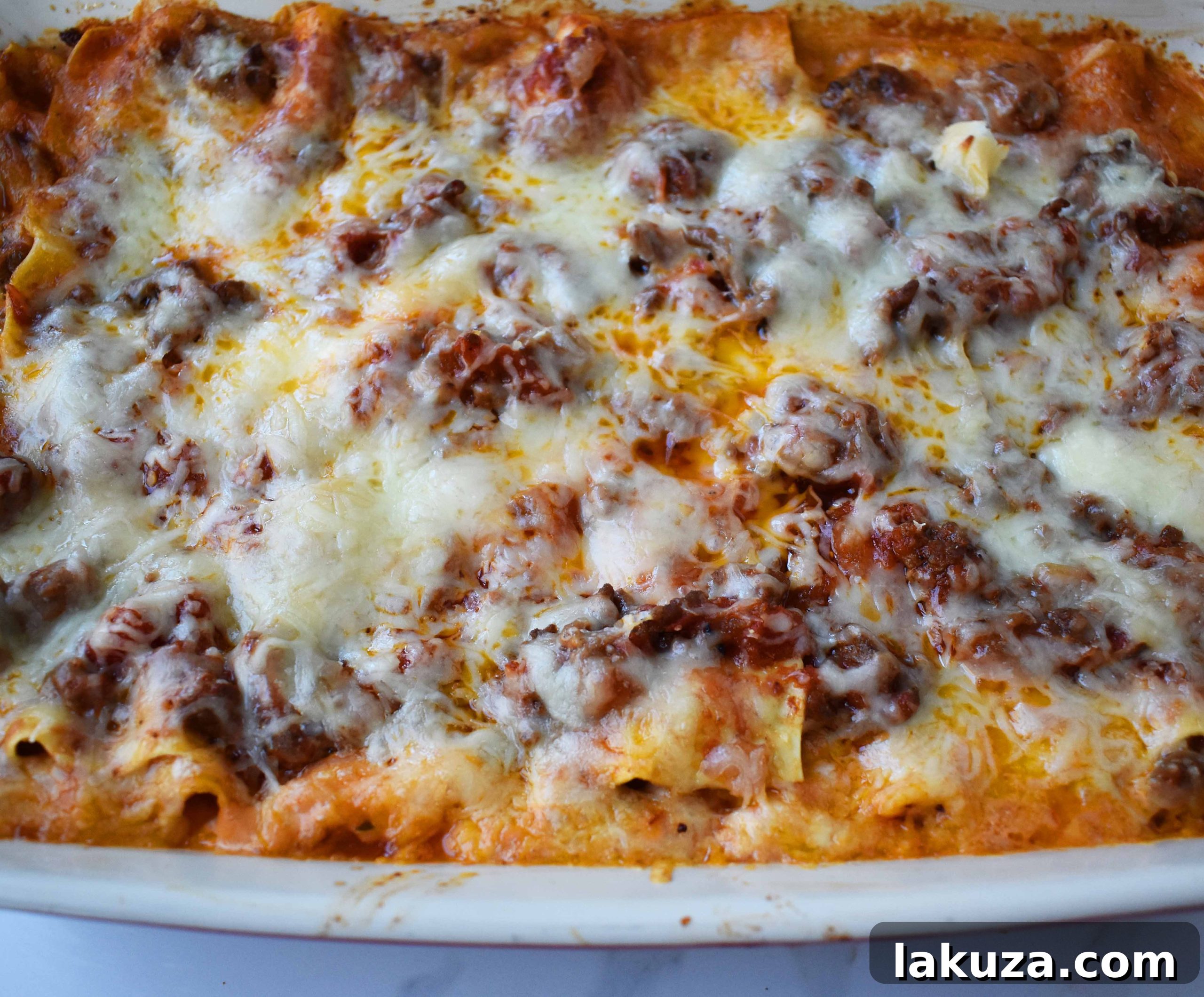 Close-up of a meticulously cut slice of Italian Bolognese Lasagna, showcasing the distinct, mouth-watering layers of pasta, meat sauce, bechamel, and cheese.