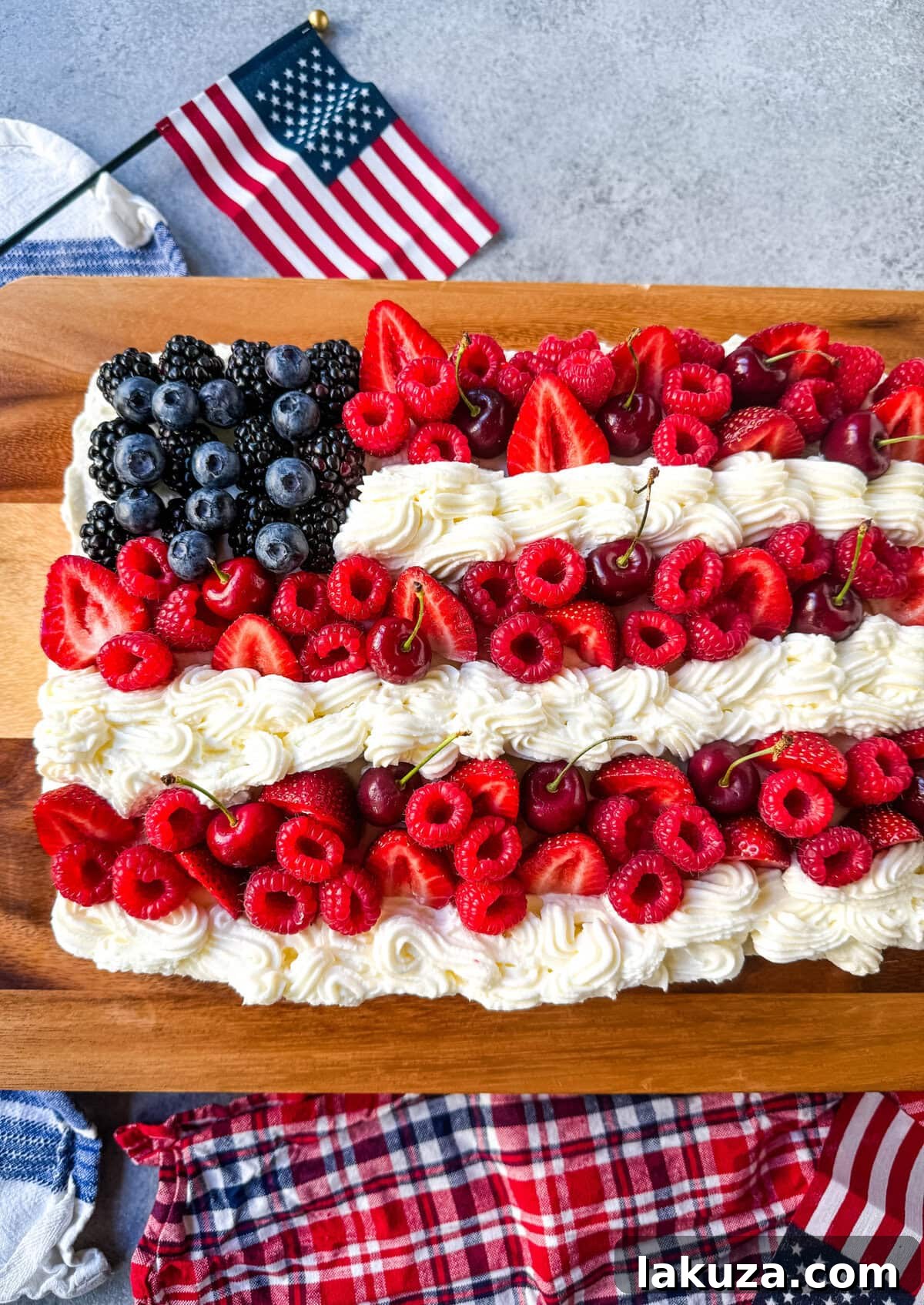National Emblem Cake 7 Step-by-step Photos for Making the Best US Flag Cake