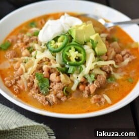 White Bean Turkey Chili is a healthy, nutritious soup made with lean protein, vegetables, and broth. Flavorful and delicious chili made in less than 30 minutes. www.modernhoney.com