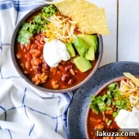 The Best Turkey Chili Recipe Lean Ground Turkey, Seasoned Chili Beans, Tomato sauce, Spices and a few secret ingredients make this the best turkey chili recipe ever! www.modernhoney.com #turkeychili #chilirecipe #fall #fallrecipes