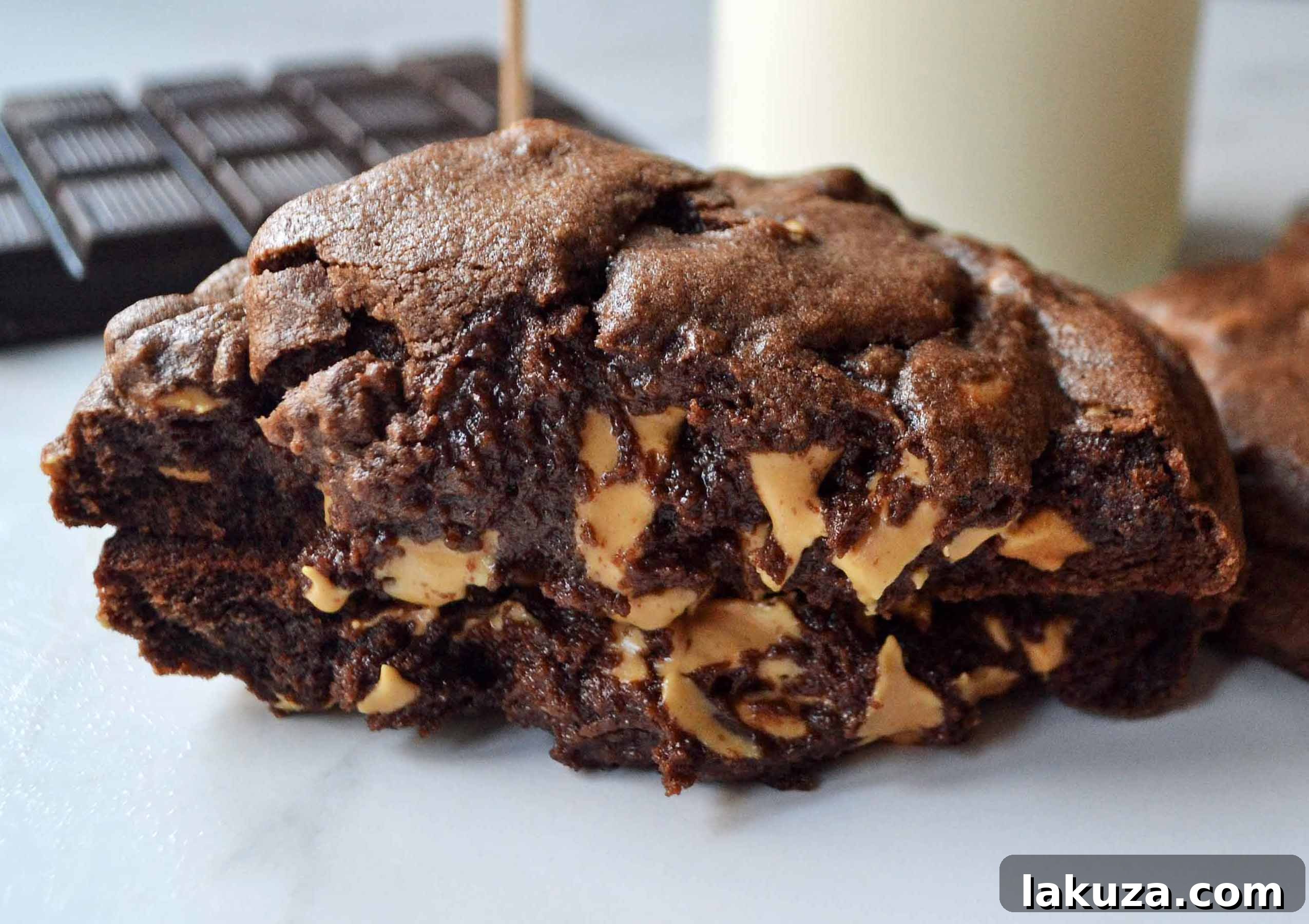Levain Bakery Dark Chocolate Peanut Butter Chip Cookies by Modern Honey l www.modernhoney.com