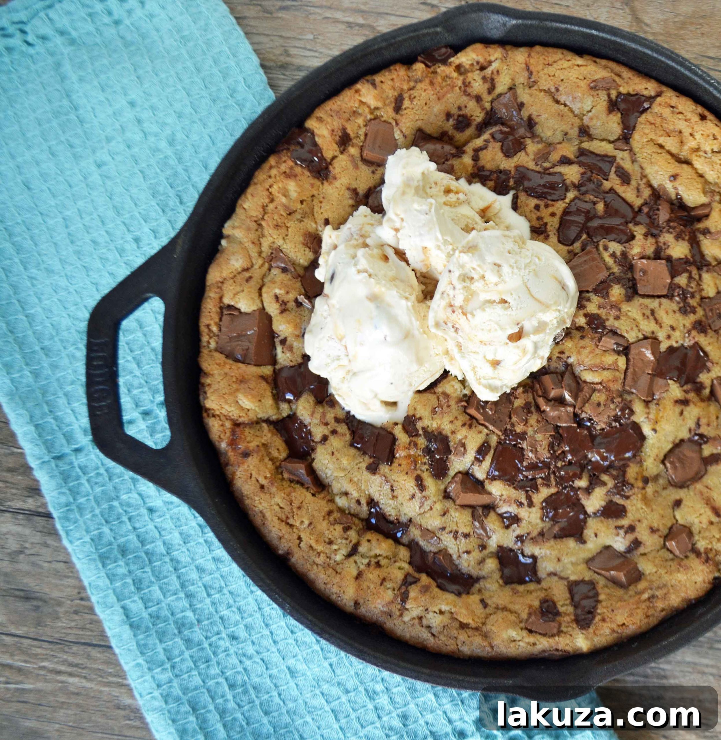 Lady's Chocolate Chip Skillet Cookie Pizzokie by Modern Honey - www.modernhoney.com