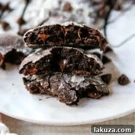 Chocolate Crinkle Cookies Soft, chewy, rich, fudgy chocolate cookies rolled into two types of sugar and baked until the edges crinkle. www.modernhoney.com #chocolatecookies #chocolatecrinklecookies #crinklecookies #christmascookies