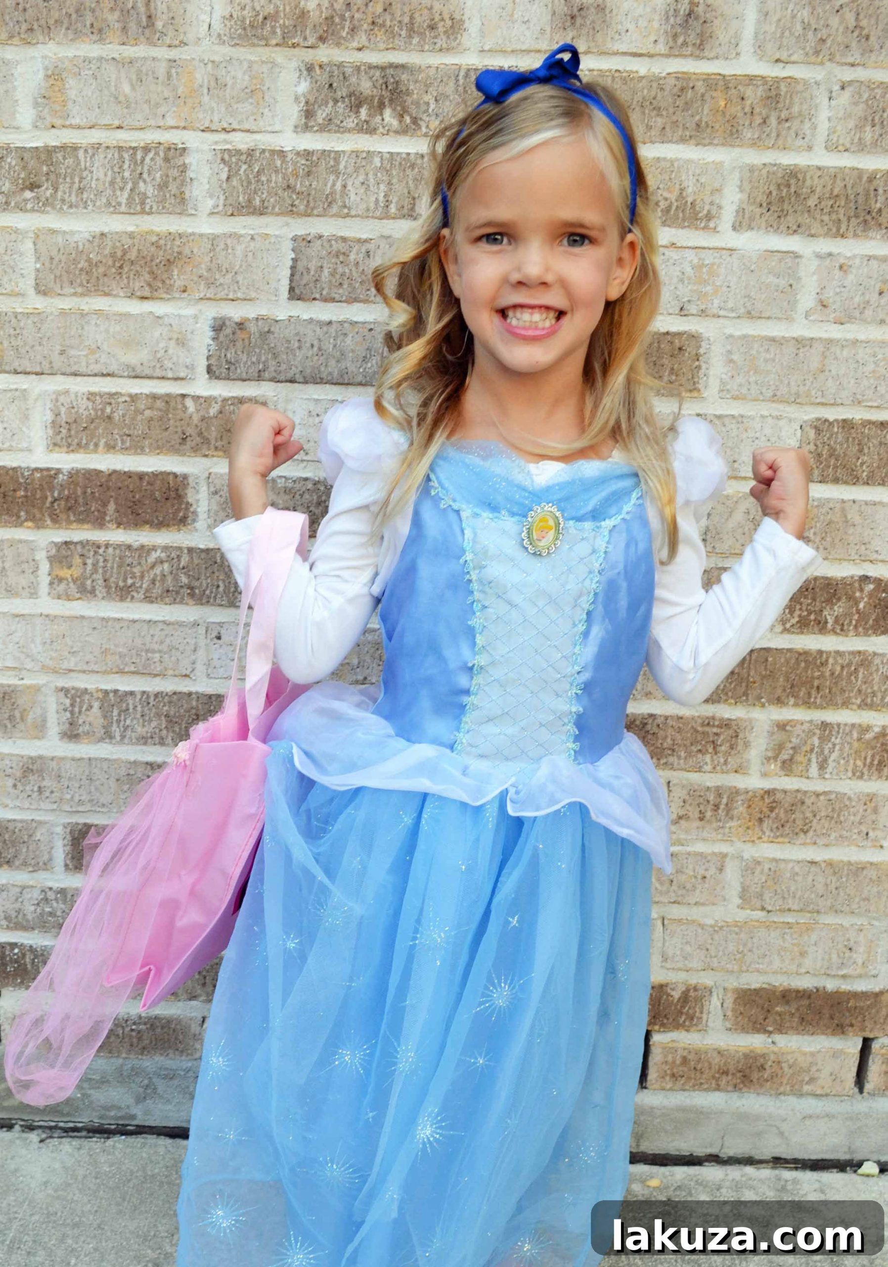 Glass Slipper Freak Shake 4 Princess Cinderella FreakShake. Perfect for Disney lovers or for a Princess Party. A visually stunning dessert with vanilla, teal, and cake toppings.