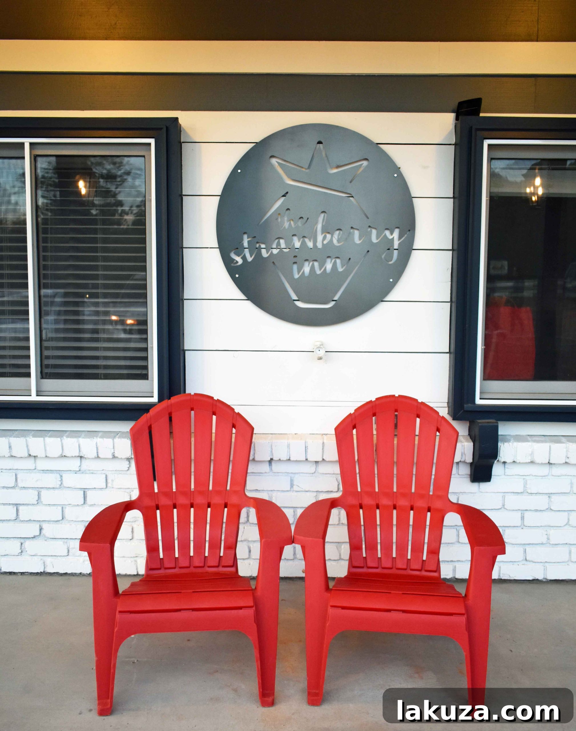 The Strawberry Inn Red Chairs. Weekend in Strawberry Arizona
