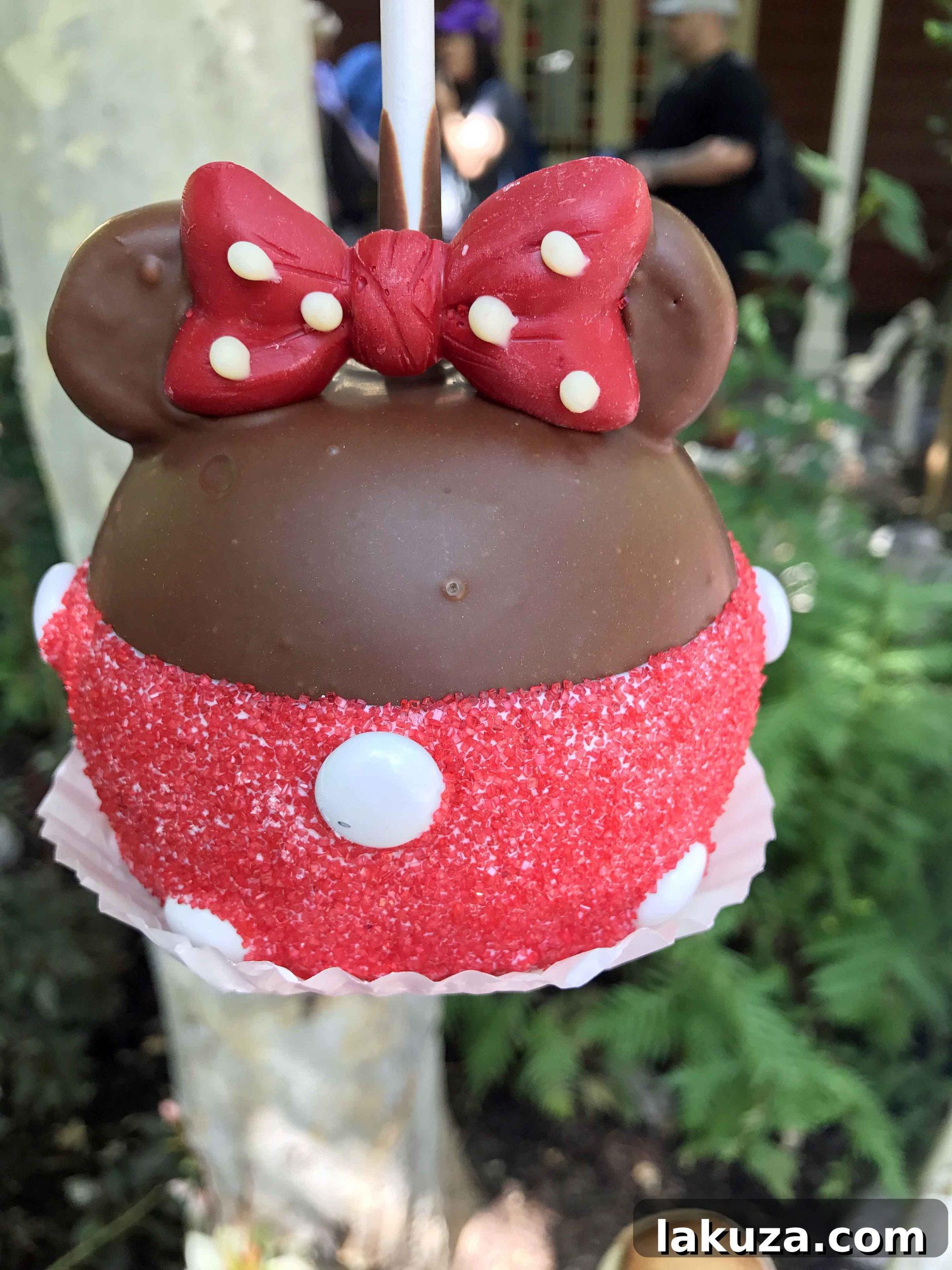 Disneyland's Gastronomic Gold: Essential Eats & Sweet Treats 3 A comprehensive list of the best eats and treats at Disneyland Park, featuring the most popular and favorite food items for your magical visit. Discover what to eat at Disneyland for an unforgettable culinary experience.