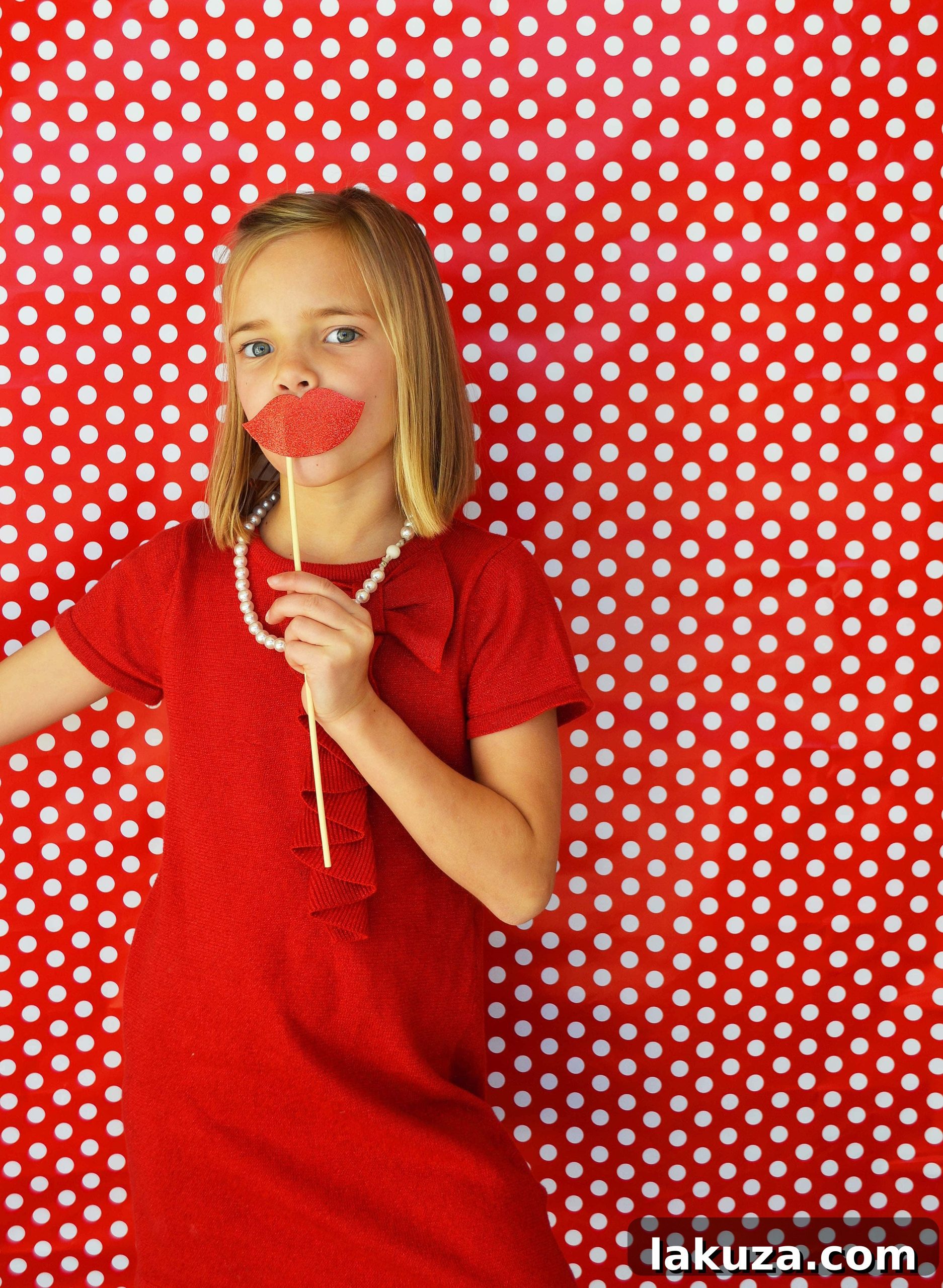 Creating Magical Valentine's Memories with Your Kids 17 Five 5 Ways to Make Valentine's Day special for kids. Ideas on how to make Valentine's Day fun for families. Valentine's Day tablescapes, Valentine's Day decor ideas, Valentine's day photo shoot, Valentine's day printables, and Valentine's Day cookies. www.modernhoney.com
