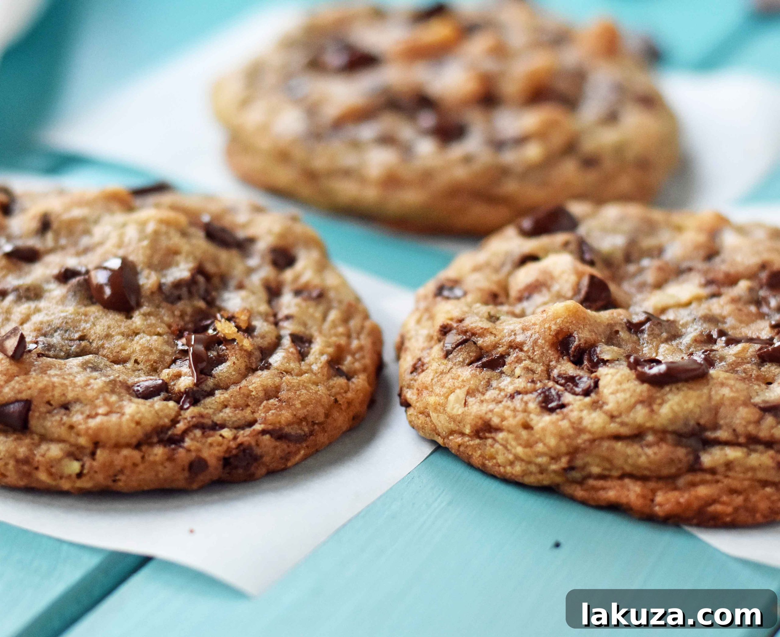 Enjoy the ultimate Copycat Doubletree Hotel Chocolate Chip Cookies, featuring their perfect texture and iconic taste. This famous Doubletree Hotel copycat recipe is a must-try.
