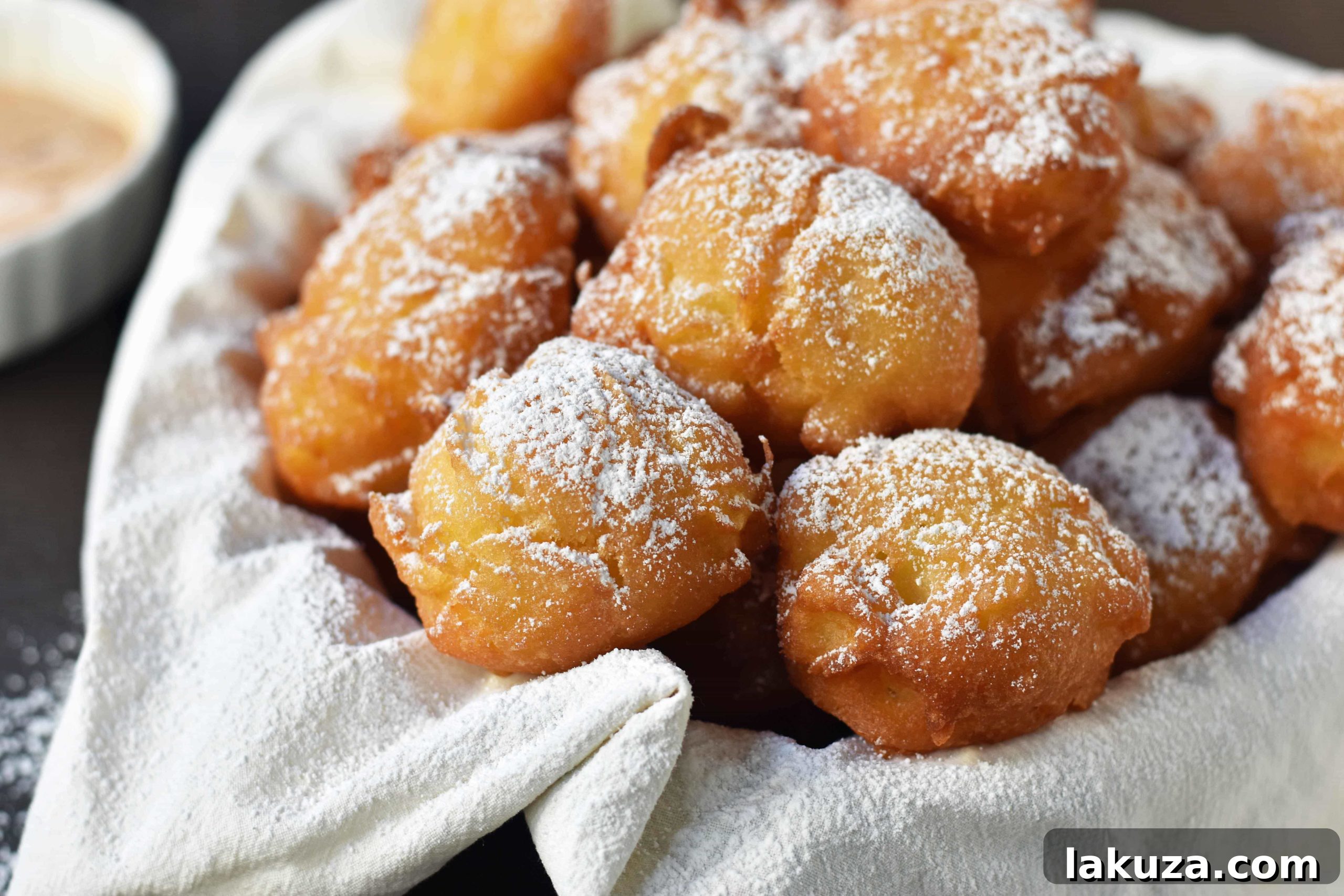 Crispy Apple Fritters & Craft-Your-Own Cider Bar 3 How to make quick and easy homemade apple fritters from scratch. A simple apple batter fried in oil and topped with powdered sugar, cinnamon sugar, or vanilla glaze. Can be dipped in homemade creme anglaise or pastry cream. A festive Fall dessert. www.modernhoney.com