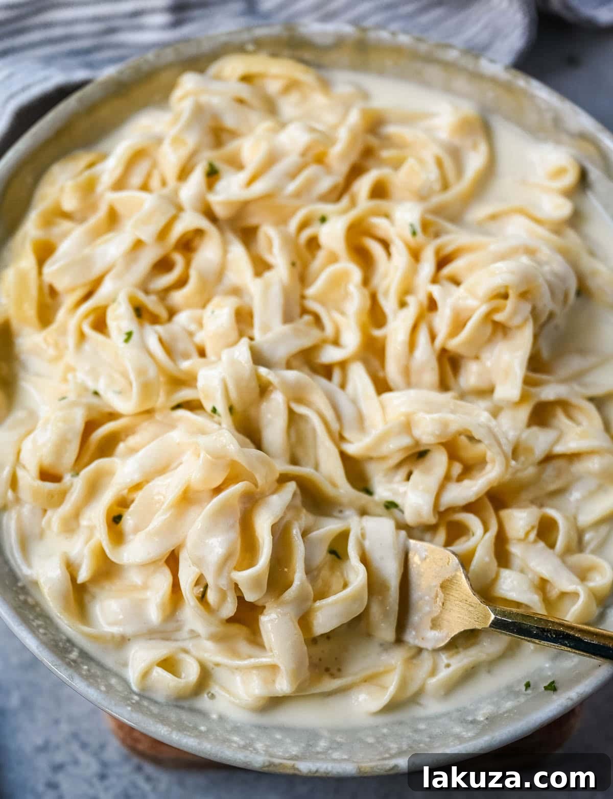 The Ultimate Creamy Alfredo Sauce 3 This is the best Alfredo sauce recipe that's rich, creamy, and made completely from scratch with butter, heavy cream, garlic, and freshly grated parmesan. This classic homemade Alfredo sauce comes together in under 20 minutes and is way better than anything in a jar.