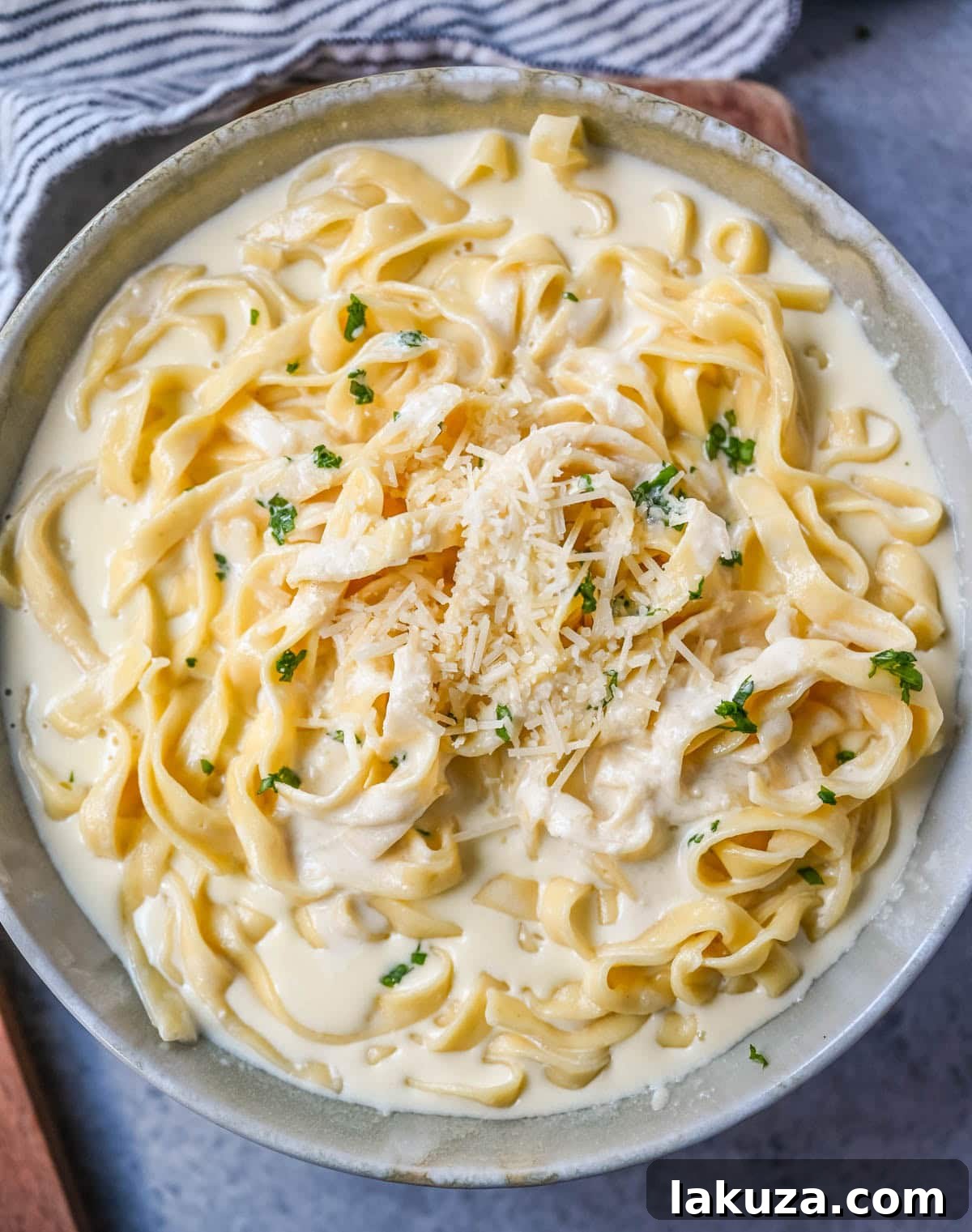 The Ultimate Creamy Alfredo Sauce 4 This is the best Alfredo sauce recipe that's rich, creamy, and made completely from scratch with butter, heavy cream, garlic, and freshly grated parmesan. This classic homemade Alfredo sauce comes together in under 20 minutes and is way better than anything in a jar.