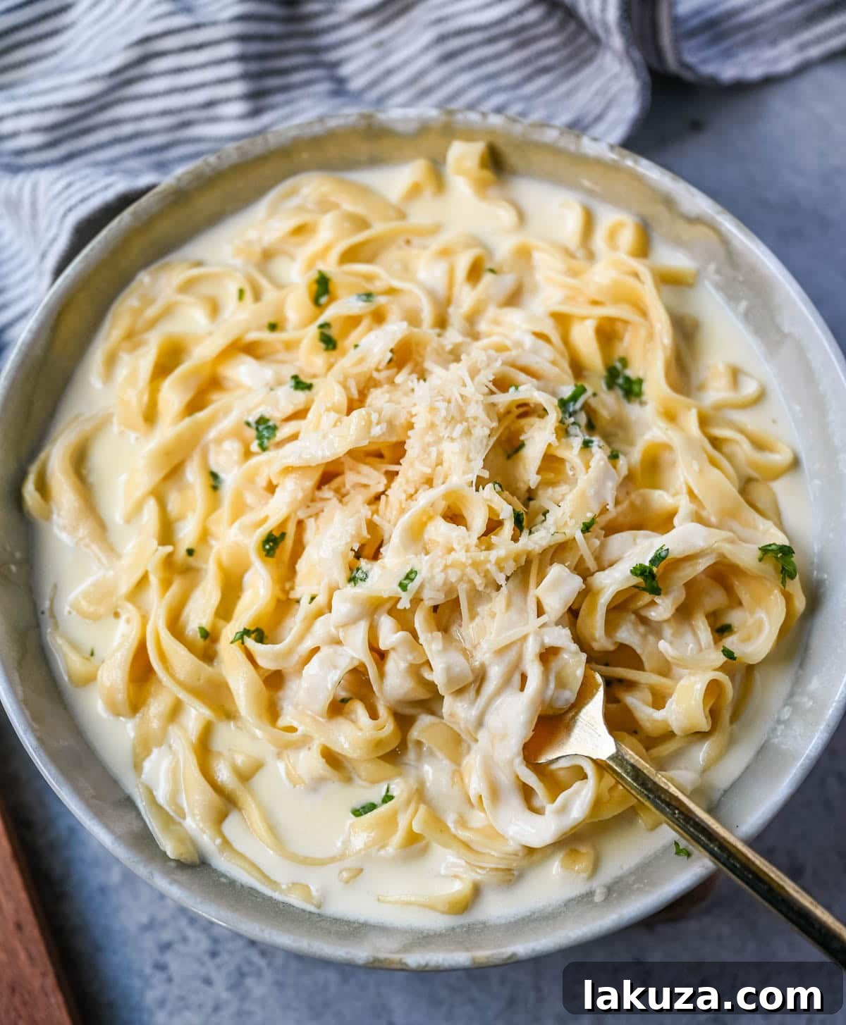 The Ultimate Creamy Alfredo Sauce 5 This is the best Alfredo sauce recipe that's rich, creamy, and made completely from scratch with butter, heavy cream, garlic, and freshly grated parmesan. This classic homemade Alfredo sauce comes together in under 20 minutes and is way better than anything in a jar.