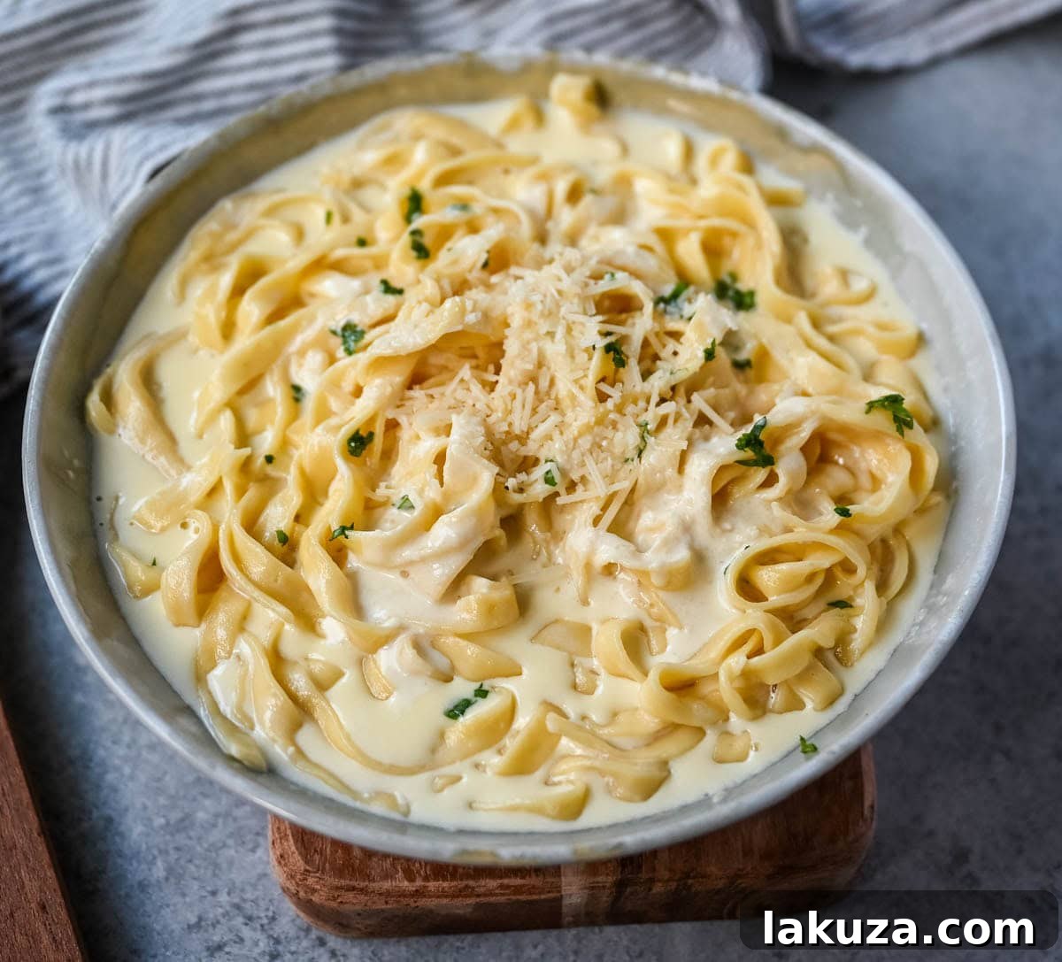The Ultimate Creamy Alfredo Sauce 6 This is the best Alfredo sauce recipe that's rich, creamy, and made completely from scratch with butter, heavy cream, garlic, and freshly grated parmesan. This classic homemade Alfredo sauce comes together in under 20 minutes and is way better than anything in a jar.