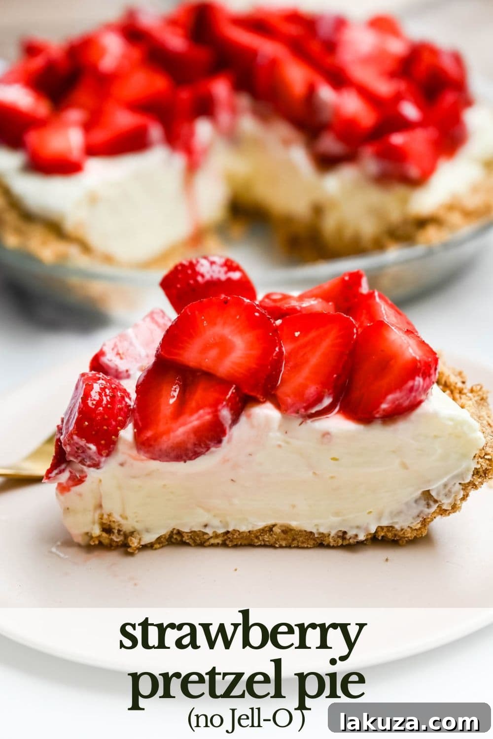 No-Bake Strawberry Pretzel Pie with Cream Cheese Filling 7 This strawberry pretzel pie has no Jello — just a buttery pretzel crust, fluffy no-bake cream cheese filling, and fresh sweet strawberries for the ultimate no-bake summer dessert that's as easy as it is show-stopping.