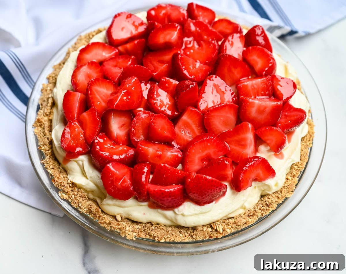 No-Bake Strawberry Pretzel Pie with Cream Cheese Filling 5 This strawberry pretzel pie has no Jello — just a buttery pretzel crust, fluffy no-bake cream cheese filling, and fresh sweet strawberries for the ultimate no-bake summer dessert that's as easy as it is show-stopping.
