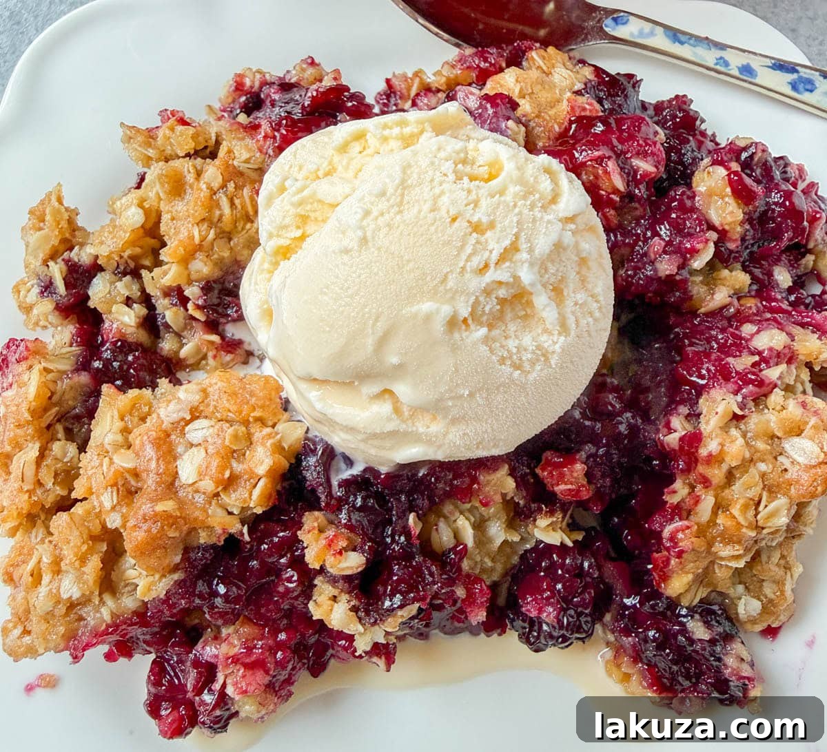 Classic Blackberry Crisp Recipe with Oat Streusel 2 Easy Blackberry Crisp made with juicy blackberries and a buttery brown sugar oat topping. Ready in under an hour — the perfect summer dessert, made with fresh or frozen berries.